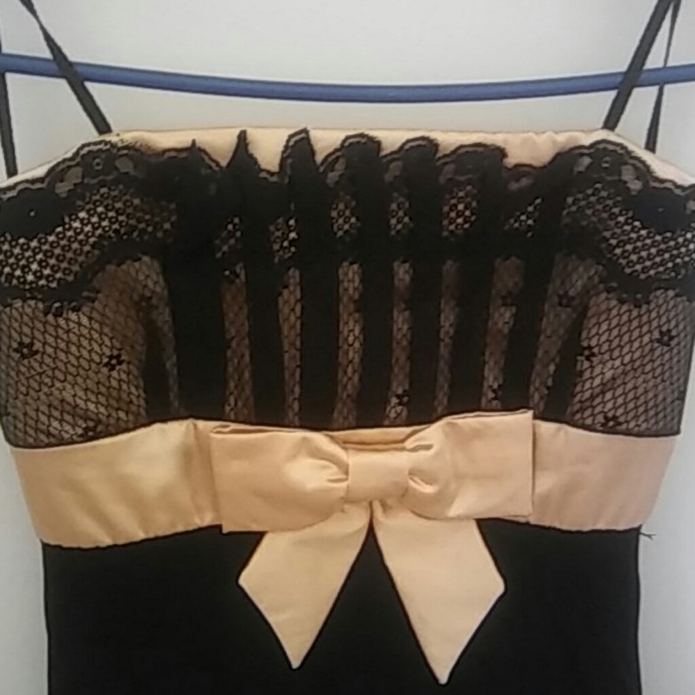 Dress - Picture 3 of 3